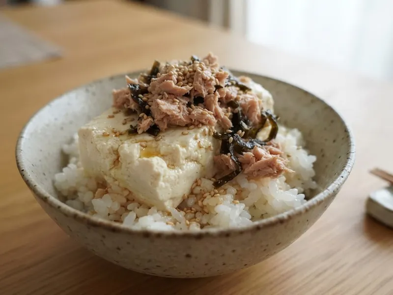 塩昆布豆腐のごま油ごはん